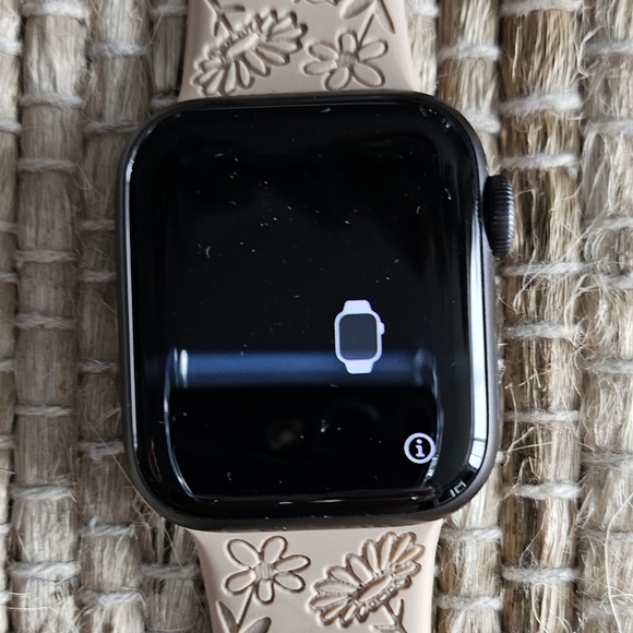 πSOLDπWomen's Apple Series 6 Watch (GPS, 40mm) w/x6 Bands - Picture 10 of 13